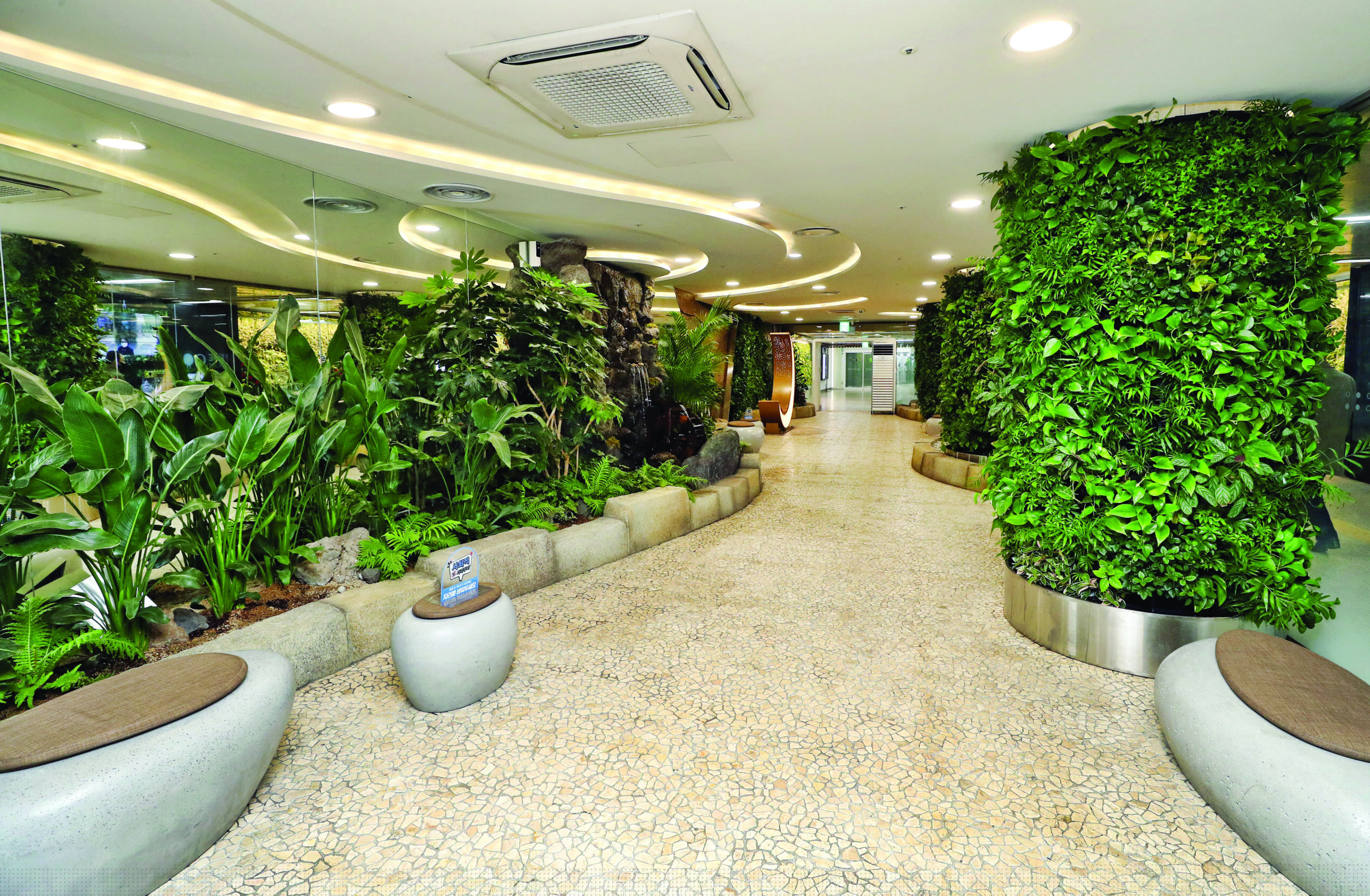 Cheongdam Station Fine Dust-Free Zone