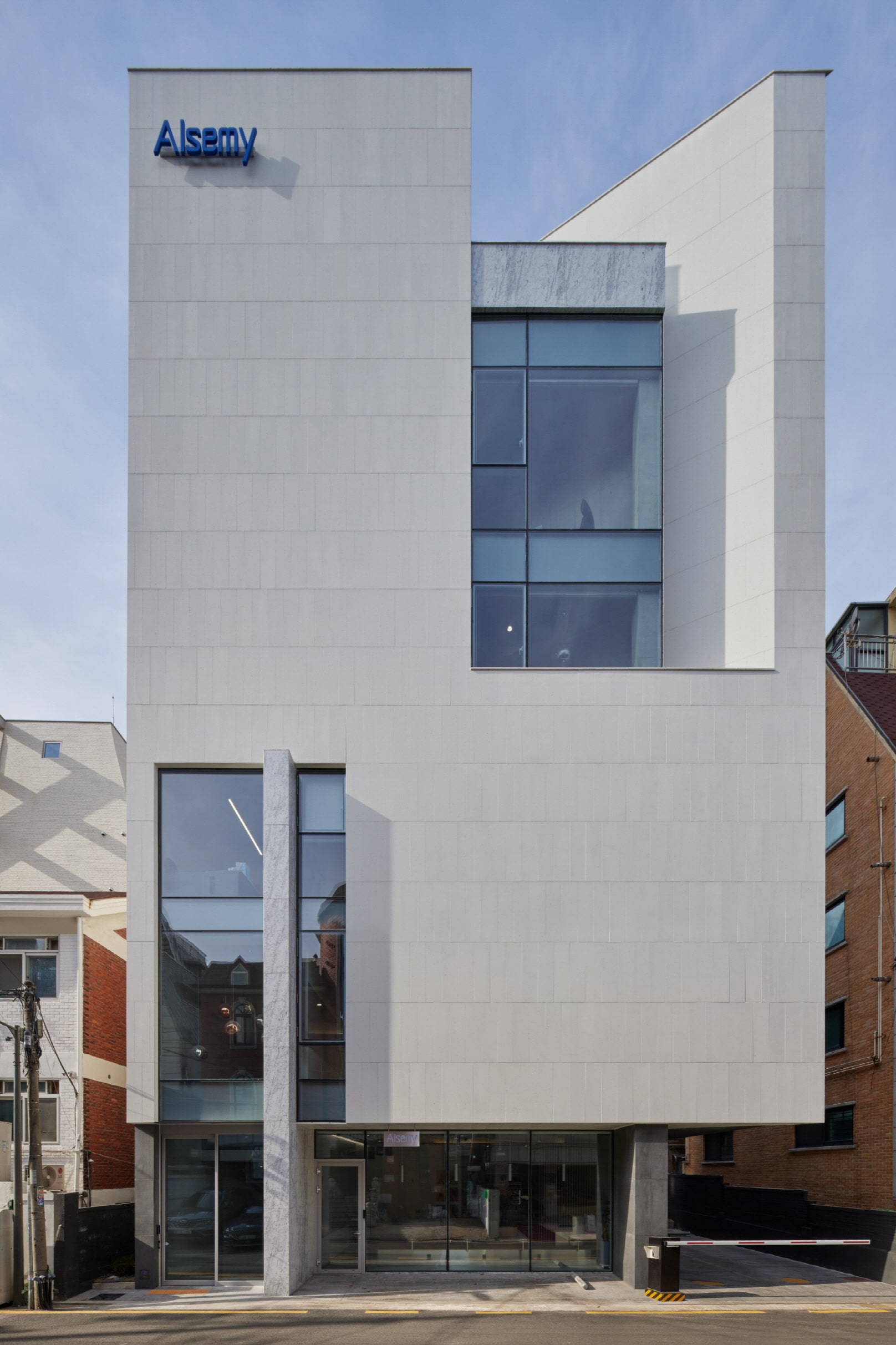 White Cliff (2024 Beautiful Architecture Award)